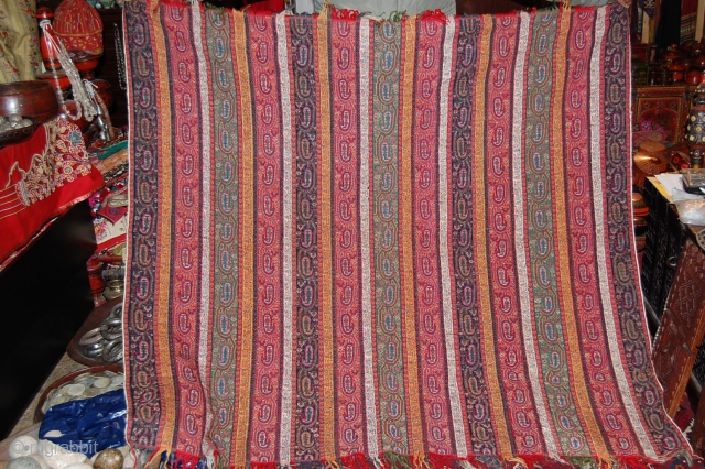 Beautiful Old Indian Hand Embroided shawl in great condition, beautiful colours and very fine embroidery, there is only one very tiny hole, apart this the piece is MINT, size is 165/165cm.  