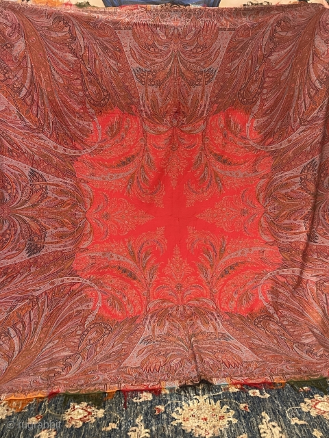 Rare Indian shawl, beautiful red center, around 190/190cm                         