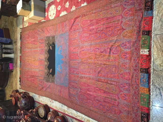 Rare Indian shawl in great condition, hand embroidered pieced shawl, 
More than 2 meters long, rare double color center 

Tree of life designs, fresh colors, fine embroidery      