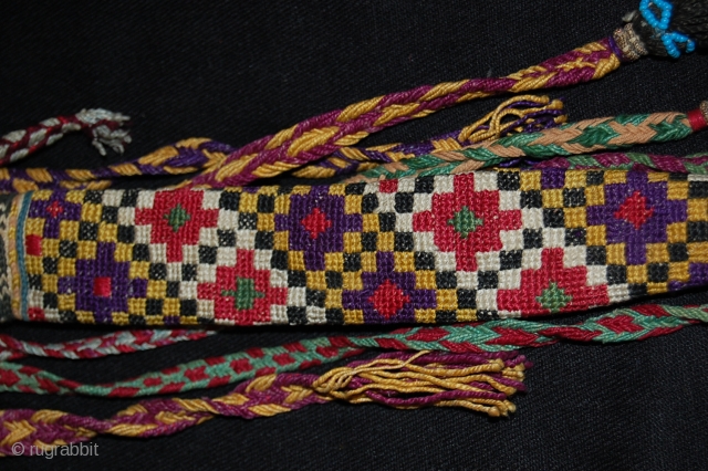 19th century beautiful knife cover, a complet piece, the kniwfe cover and the piece which goes into the belt, all embroider with very fine embroidery and great colours, a very good example  ...