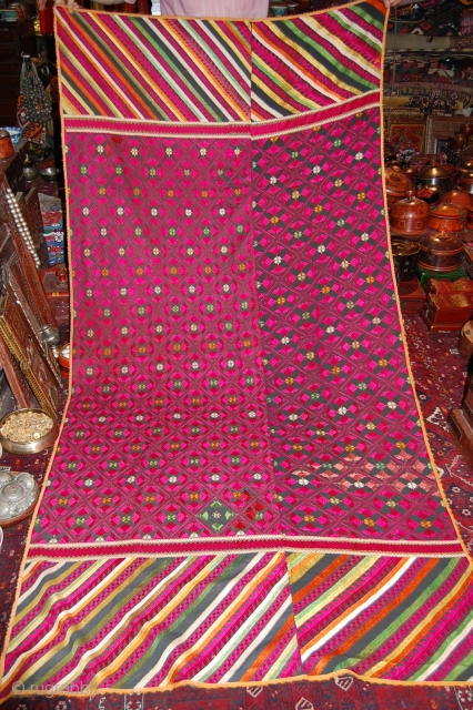 BEAUTIFUL PAKISTAN BAGH IN GREAT CONDITION, very fnie embroidery and nice colours.                     