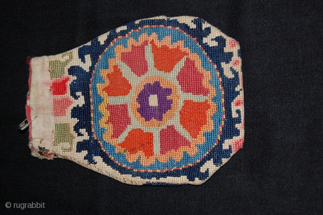 Beautiful old Uzbke money bag, hand embroided, peitit point, very good condition                     