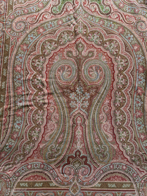 Beautiful old French shawl end of 19th century in good condition                      