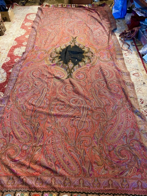 Beautiful Indian shawl 19th century, india, the condition is good but have many holes, size more than 3 meters long             