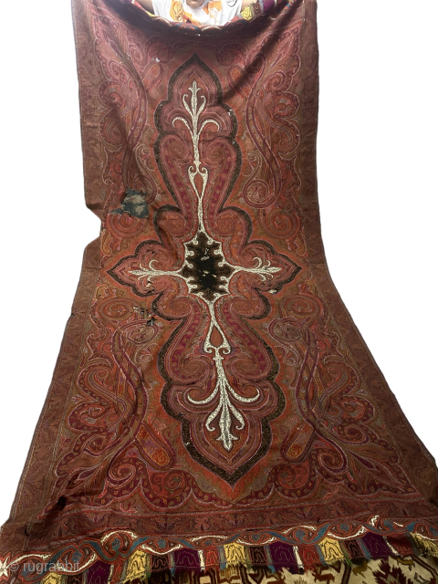 Beautiful Indian long shawl early 20th century, condition unfortunately not very good with holes, around 3 meters long, colors are fresh and never washed         