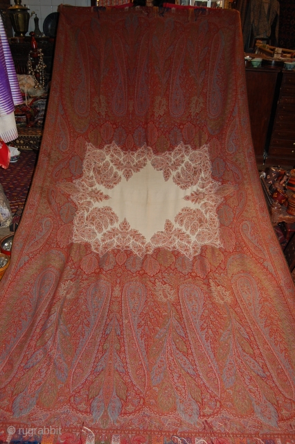 Spectacular French Pailsey shawl in great condition, very fine weaving and beautiful colours, very nice white center.                