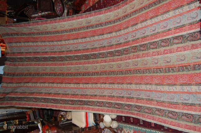 Beautiful hand made 19th century Kashmir shawl in mint conditoon, very rare piece, great colours                  