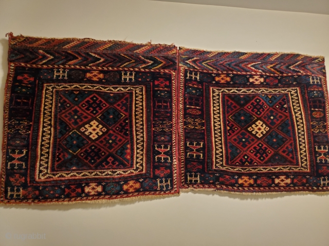 Hello again friends,  seeing double already?
Nooo. Its a very  nice pair of Kurd bags.
Best high altitude wool, very high std of quality. Comparatively fine weave, some offset knotting .Saturated dyes  ...