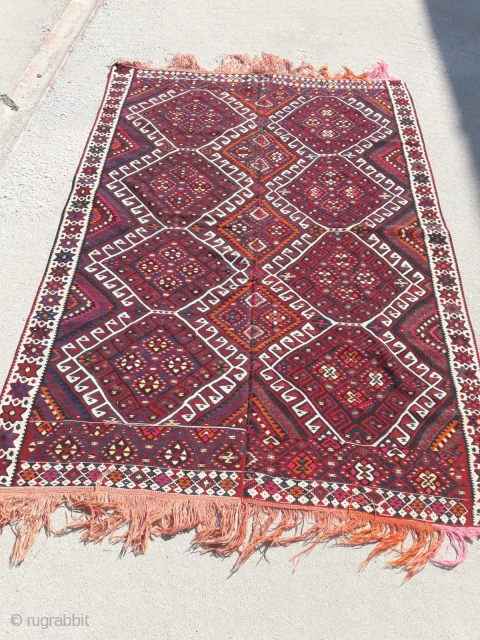 ANTIQUE "SILVERY" VAN KILIM RUG HANDWOVEN TURKISH KILIM RUG

Place of Origin: Van - East Anatolia - Turkey

Chest is kilim rug. The difference from classic van kilim rugs is silvery. Double wing kilim  ...