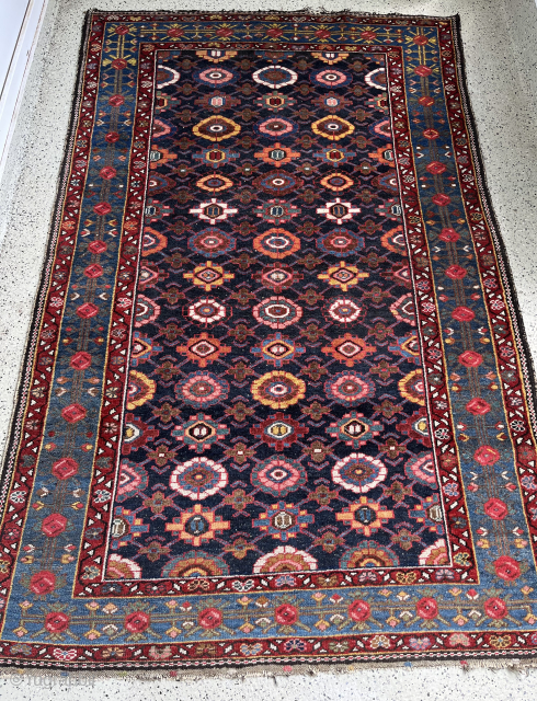 Antique Bakhtiari Mina Khani 
130x200
Great condition                           