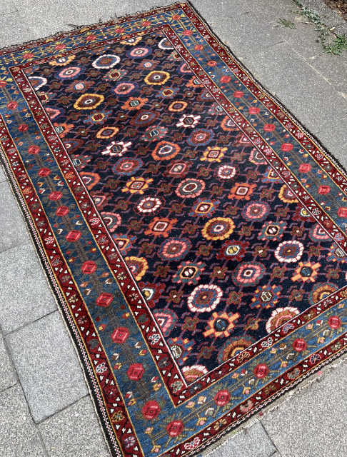 One of a kind Mina Khani Bakhtiari 1920ish top condition
130x200
2500€ plus shipping