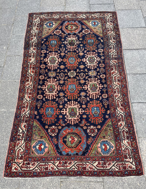 Interesting Malayer Crabs design blended with intertwined fish design great colors great condition
100x180
550€ plus shipping
Contact: please leave me an email at: slip_knot_982@yahoo.com or WhatsApp +49 1523 4681016