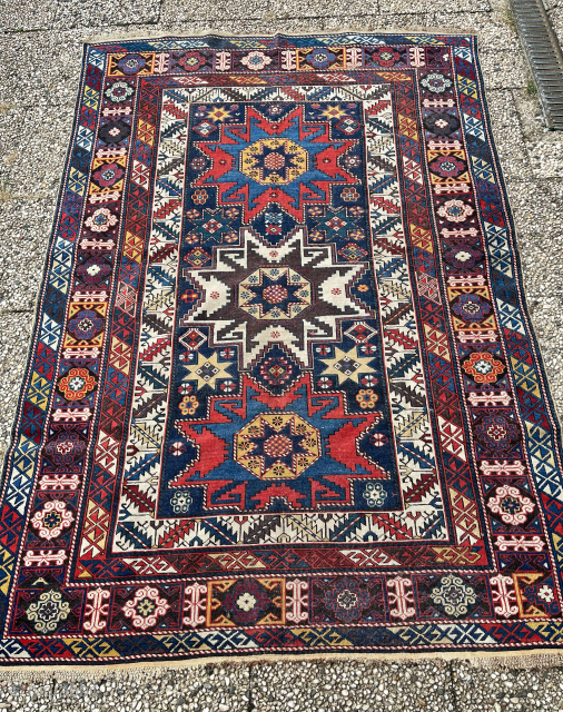 Gorgeous Kuba Lesghi Star a masterfully woven piece(masterpiece) 1880ish
Wool on wool
Killer colors
Great condition
All original
120x200
3500€ or BO Plus shipping
Contact: WhatsApp +49 1523 4681016