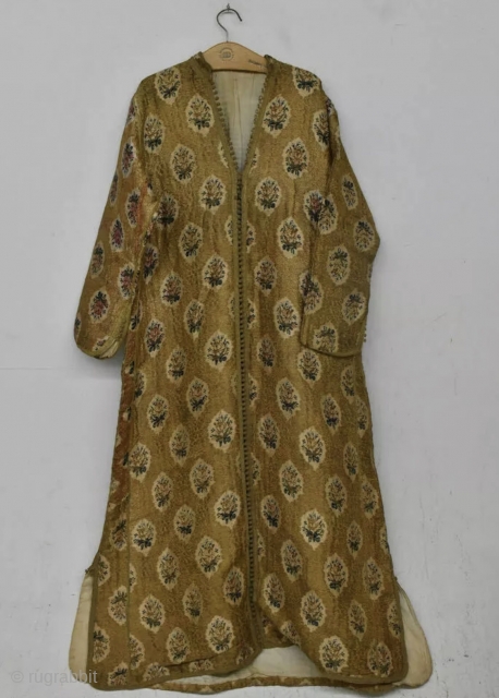 Kaftan Fez Fes Morocco
Gold metal thread with silk
Silk linen
151x84
Great condition
Heavy piece