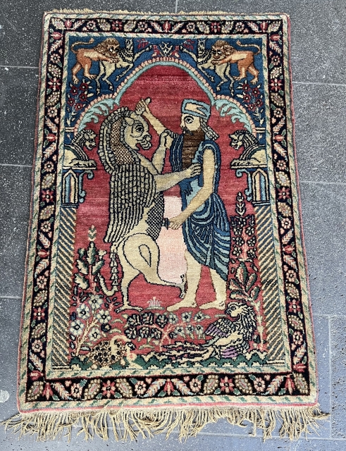 Kirman Kerman poshti 1900
95 x 63
Persian mythological figure 
Top condition                       
