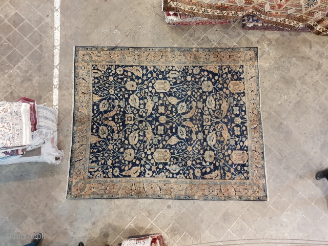 This carpet is a kirman or yazd, 270 x 370 cm                      