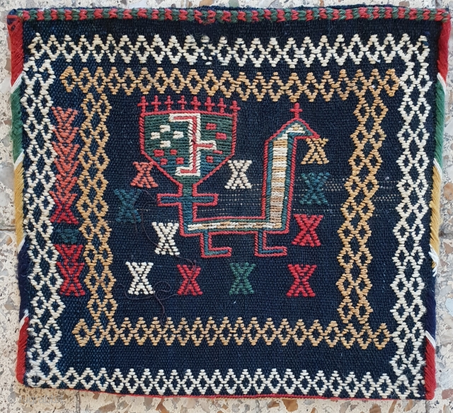 Double faced qashqai chanteh , with splendid peacock , excellent condition  ,25 * 25 cm , circa 1920

Por              