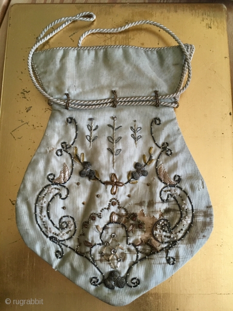 Rare European Purse C18th  origin ? 22 * 16 cm
silk metal and glass fragile.
Pay PayPal or BACS transfer   postage included   for UK only  
   