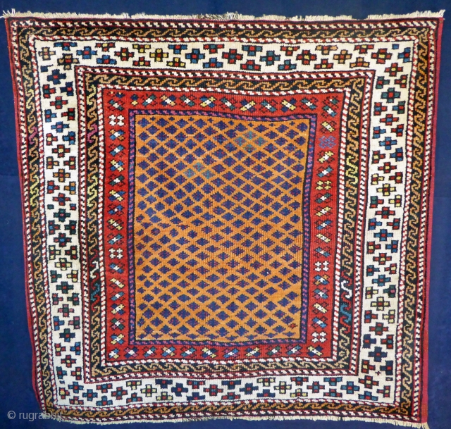 Ref 1603 Antique Bergama rug circa 1880 in good condition with all natural dyes. 3'5 x 3'5 - 105 x 105            