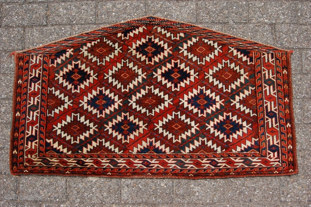 Antique Yomuth Turkoman asmalyk  122 x 69/52 cm  (4ft 1" x 2ft 4"/ 1ft 9") last part 19th century. All natural dyestuffs. Condition: good, evenly low pile, original sides complete  ...