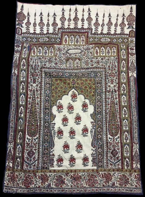 Persian Esfahani printed cotton qalamkar from late 19th century.
Size is 87x130cm. It’s in very good condition.                 