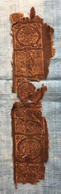 Coptic tapestry weave fragment from Egypt, ca.6th century.
I am not quite sure the iconography of this period, but it seems that it represent woman or goddess.
Some colours remain but not very clear  ...