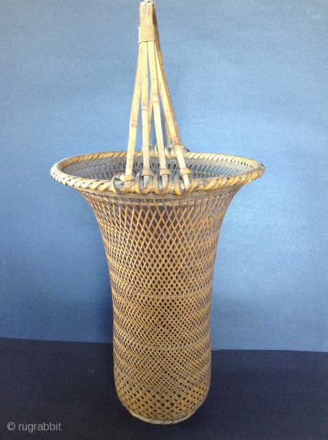 Japanese Bamboo Basket, early  20th century.  Used for Ikebana (flower arrangements).  Comes with bamboo insert.
Perfect condition. 18 inches high.
Shipping not included in the price.      