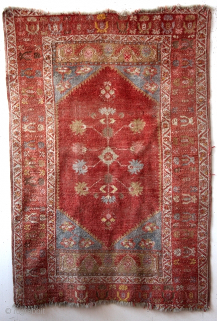 antique Ladik, 155 x 105 Cm. 
Clowd band ( dragons) both sides of the centre hexogan. 

                