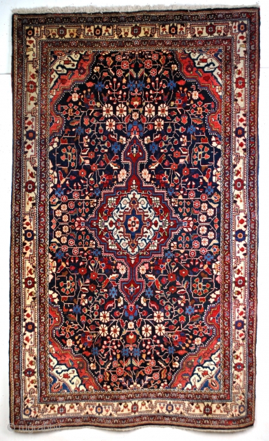 Farahan-Sarough, 'meaty'Jozan, 235 x 135 Cm 
Mid 20th century. 
In perfect condition. 
Original sides. 

                  