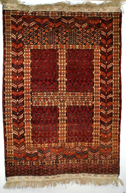 Turkmen Tekke Hatchlou, ensi  
 101 x 155 Cms. 
early 20th century.

                    