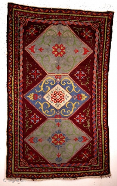 KVT rug, Koningklijke Vereenigde Tapijtfabrieken. 
Deventer. 
Machine made but also hand knotted carpets of high quality were wade here. 
around 1900. 
Hand knotted rug. 
140 x 87 Cm. 

    