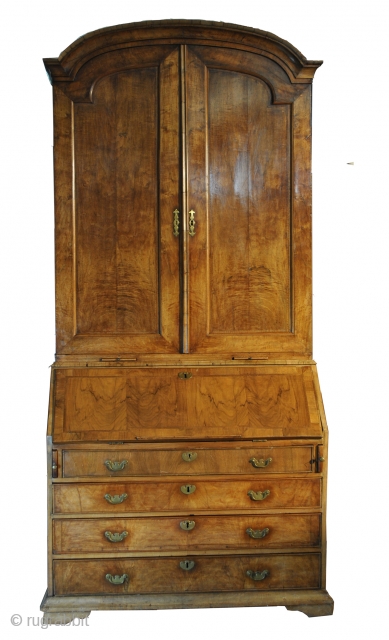English Georgian top desk, 1780. Walnut on oak. high 248 Cm. wide 114 Cm. deep 60 cm. 
In very good condition. 
Original locks and key. 
It is in 2 parts. 
Estimated shipping  ...