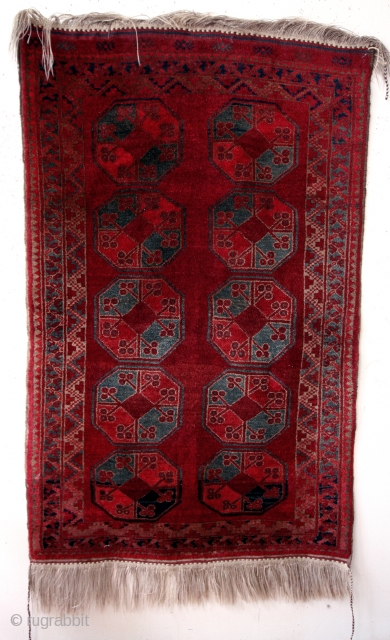 Ersari nomads Oezbekistan, north of east Afghanistan. 
Mid 20th century. 
Very good condition, natural colors. 
High pile. 
Great abrash. 
185 x 108 Cm's. 


         