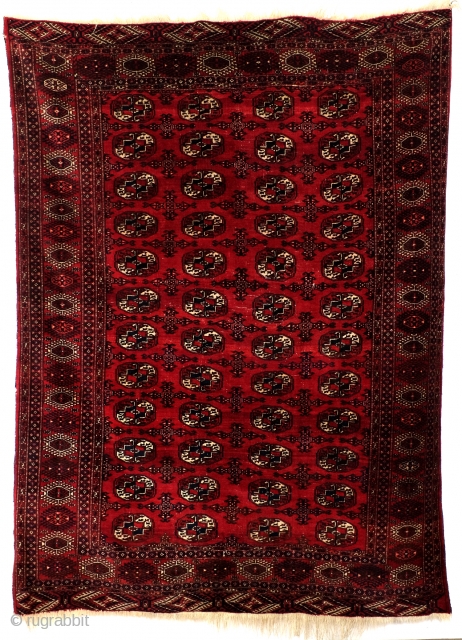Ersari Tekke Turkmen, 275 x 203 Cm. 9.1 feet x 6.7 feet.
Dyrnak guls in the headings, Tekke guls in the main field with seconary Tchemsche guls. 
Great abrash. Good condition. No bleeding.  ...