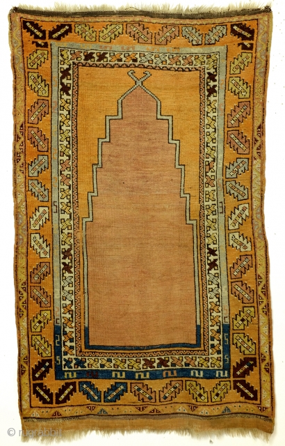 Anatolian prayer rug, from the historical town Niğde, between Yayahi and Karapinar. 
The remarkable long and narrow trapped mihrab is characteristic for Niğde. 

1900 - 1910, very good condition. 

83 x 140  ...