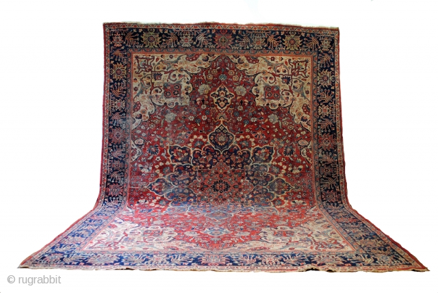 Antique Lilian, 370 x 270 Cm.  12.3 feet x 9 feet. 
Medaillion design, like a large kaleidoscope, great purple in the hart.

Fine piece.
A good quality shows itself by the space in  ...