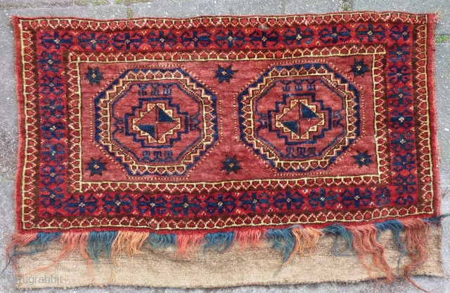 Ersari(?), Turkmen torba, 43  x 82 cm., 17" x 32". Good pile and all natural dyes.
Small finger tip seize damage. Washed.           