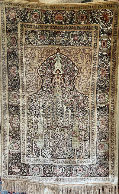 Silk Hereke, 102 x 155 cm., 10 x 10 knots per sq/cm., silk on silk and with silver threads (souf). Mint condition. Ca. mid 20th century. From an old Armenian collection.
Info please ...