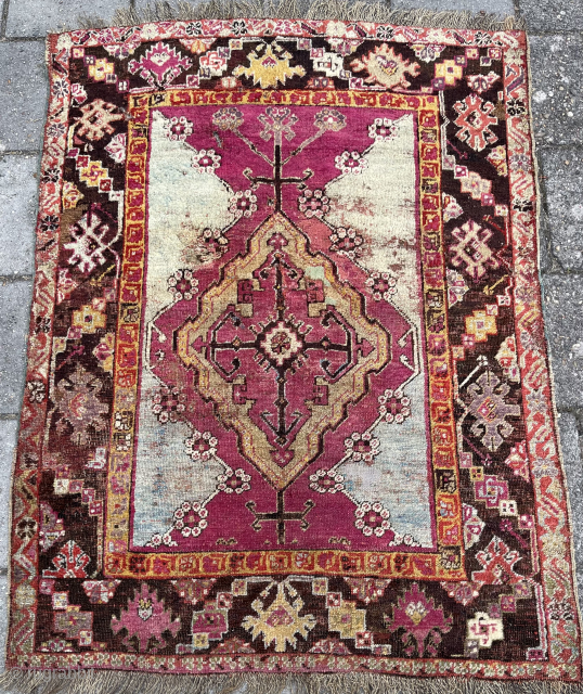 Kirsehir rug, 108 x 147 cm. 19th c. 
All natural dyes with abundant use of cochineal.
Condition as shown, with damages. 
Sides and endings orginal. robvanwieringen@telfort.nl
€ 250       