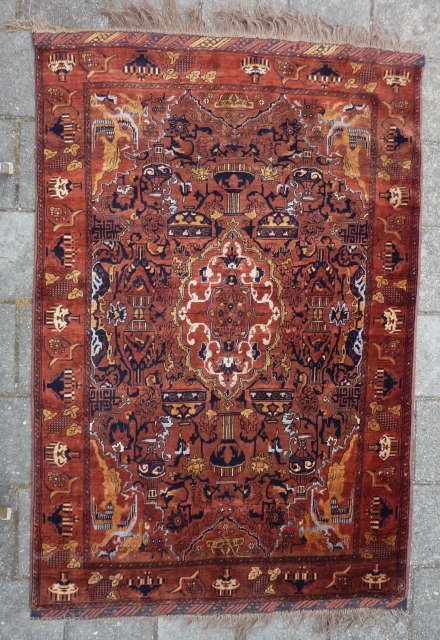 East Persian Kashmar rug, 199  x 132 cm., 6' 6" x 4' 4" . Mint condition, with great glossy wool all over and without any wear. Clean and ready to use.  ...