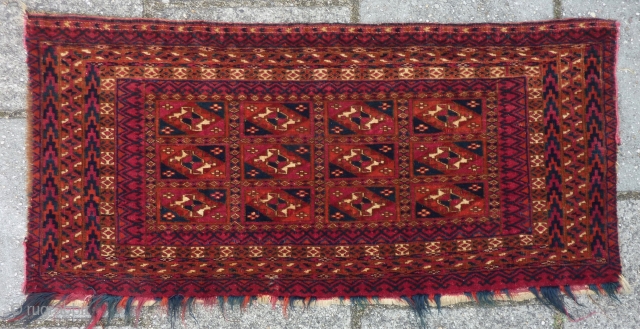 Fine and supple Tekke torba, 40 x 86 cm., 1' 4" x 2' 9". 325 knts/sq.inch                 