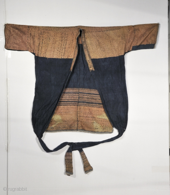 Yao Robe - Southern China / Northern Vietnam
short robe or jacket with long tie - silk brocading on the ends of the tie and front and back of robe/jacket
circa 1930  GOod  ...