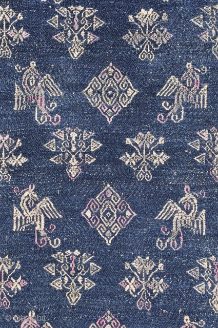 Early 20th century Maonan ethnic group - .northern part of the Guangxi Zhuang Autonomous Region. Brocade on indigo blue ground - with original border. Early piece collected in Southeast Asia 1990.


40 x  ...