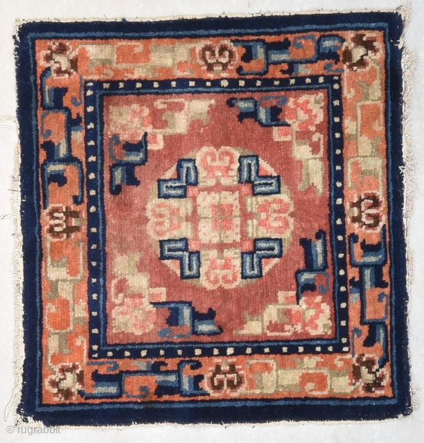 Antique Peking Chinese Oriental Rug 1‘10“ by 2‘0“ #8195 This circa 1900 Peking Chinese rug number 8195 measures 1‘10“ by 2‘0“. It has a square field with an ivory colored flower in  ...