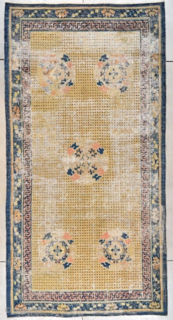 This Ningxia Chinese Oriental Rug measures 6’5” x 12’5” (195 x 378 cm). It is the so called ‘Rice’ design motif on a yellow to wheat colored ground. There are five medallions  ...