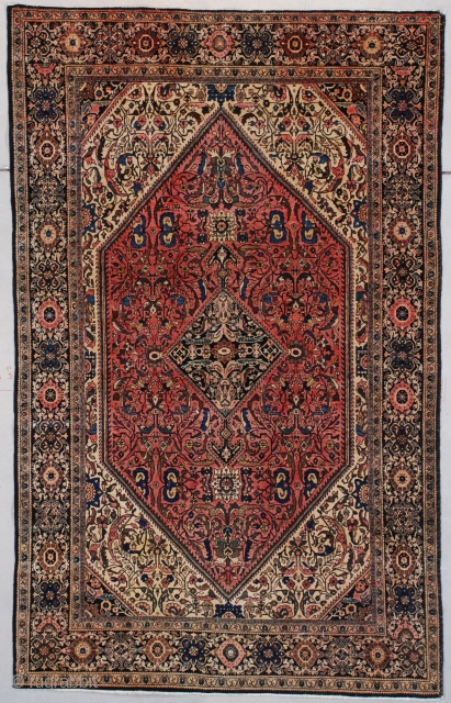 Fereghan Sarouk
Size: 4'1" X 6'8"

(125 x 207 cm)


http://www.antiqueorientalrugs.com/persian7.htm
                         