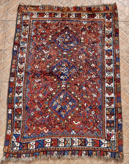  Neriz-Shiraz rug, 152 x 108 cm, Three medallion- bird design, characteristic white-ground main border, full-pile                 