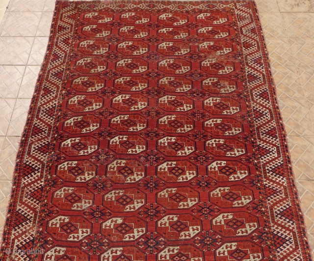 Kızıl Ayak main carpet, 8.5ft x 6.6ft late 19 th. Century. Characteristic "Tauk Nuska" design with facing horned animals.
Slight overall wear with areas of wear and one (old) repair.    