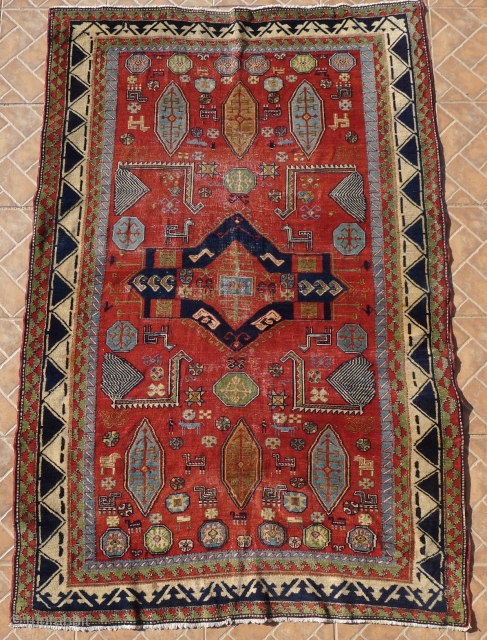 An antique Salyan Shirvan rug, SW Caucasus. 185 cm x 125 cm. This extraordinary and charismatic rug shows a central Fachralo medallion, flanked by four Akstafa peacocks. Three hexagonal Bordjalou shield motifs  ...