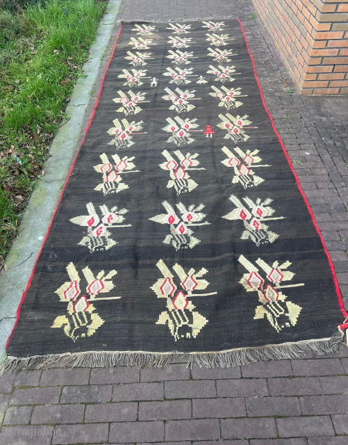 Dark Grey Caucasian Karabakh Kilim with Female Figures – 407 × 153 cm Striking vintage Karabakh kilim featuring bold geometric motifs and rare woven female figures.